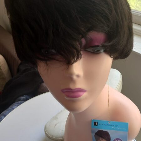 Cloud 9 short look wig.